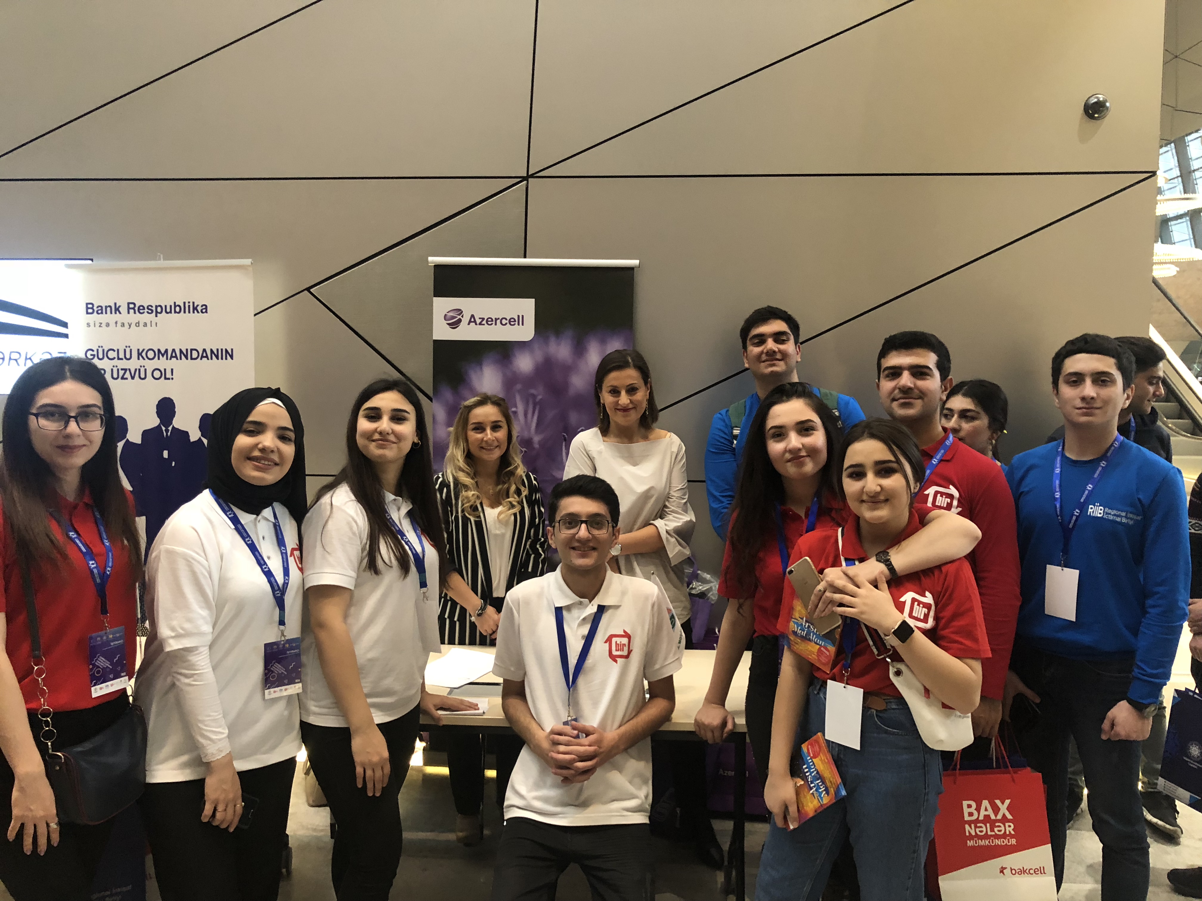 Azercell stands by young volunteers 