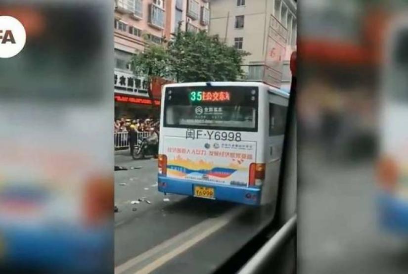 5 killed, 21 injured in bus hijacking in China's Fujian province