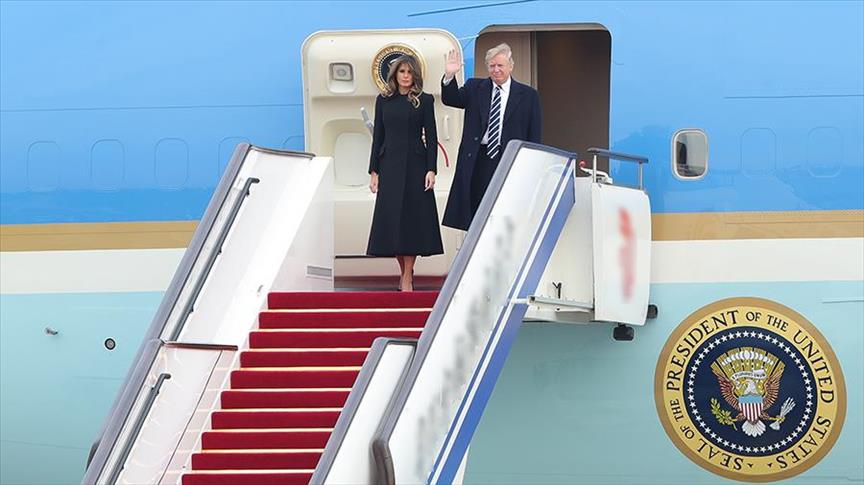 Trump makes surprise visit to troops in Iraq