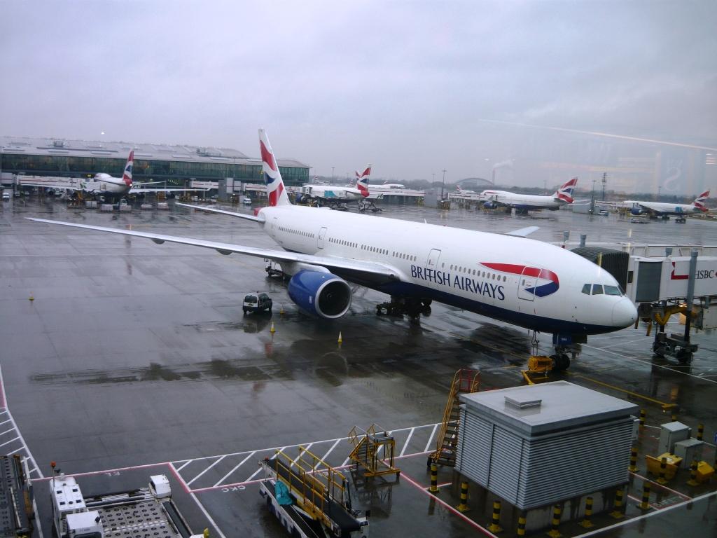 Drone aighted at Heathrow airport, all flights grounded indefinitely - report