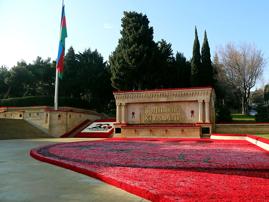 Military personnel of Ministry of Defense visit Alley of Martyrs