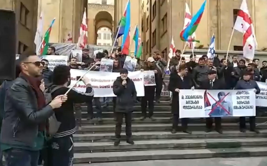 Azerbaijanis hold rally in front of Georgian parliament 