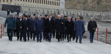 Azerbaijani, Russian ministers view construction of new bridge over Samur River