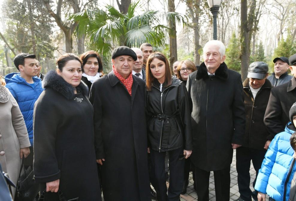 First VP Mehriban Aliyeva meets with Ganja residents in Khan Baghi culture and recreation park