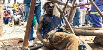 Over 60 feared dead in Zimbabwe gold mine flood