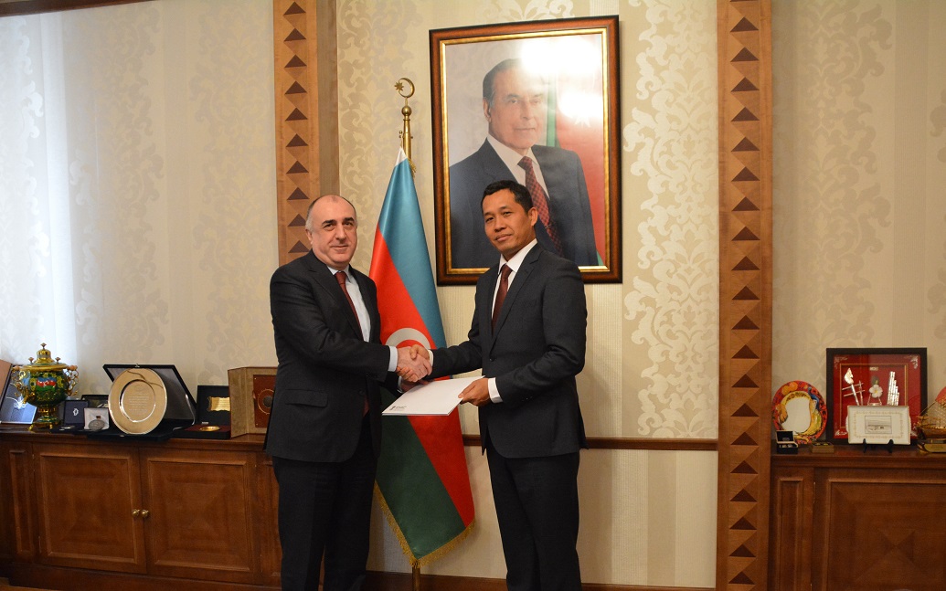Elmar Mammadyarov received the newly appointed Ambassador of India Bawitlung Vanlalvawna