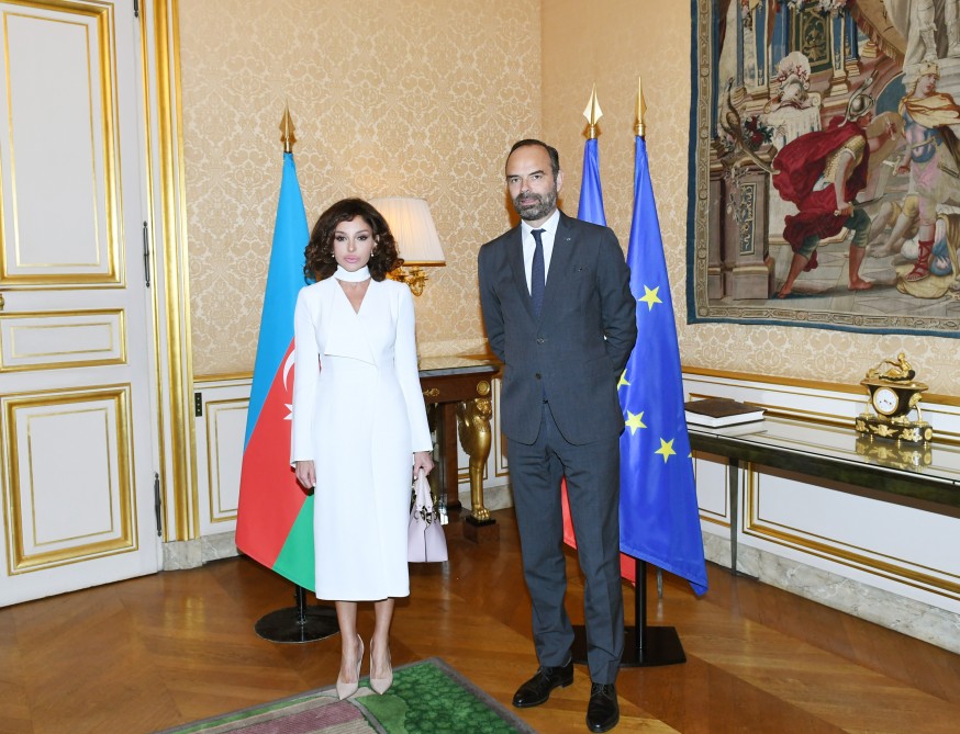 Azerbaijan’s First VP Mehriban Aliyeva meets French PM 