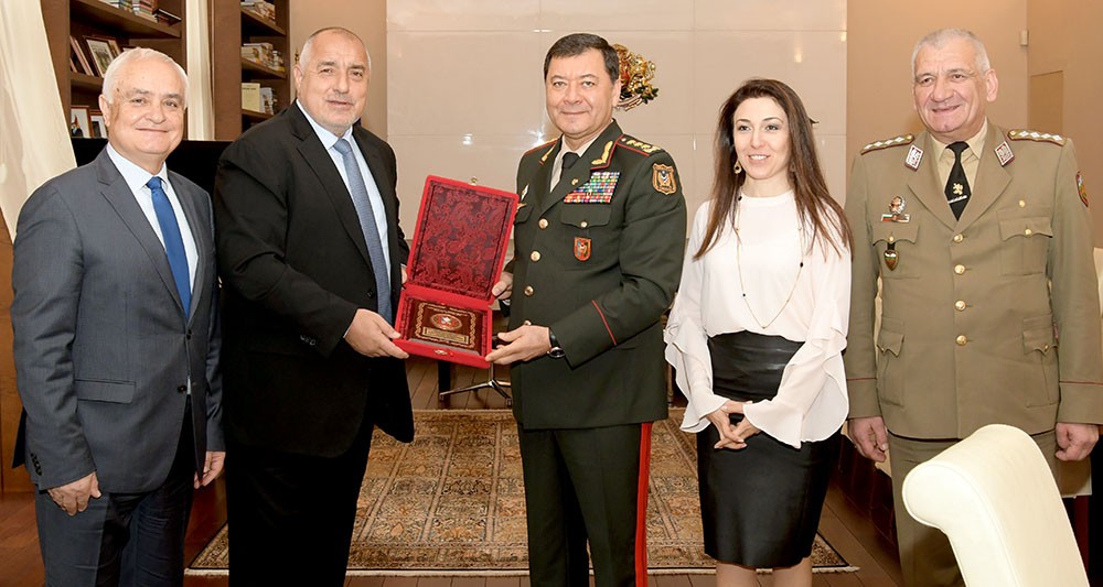 Chief of General Staff of Azerbaijani Armed Forces meets with Bulgarian PM