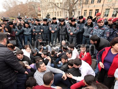 Police detain 16 protesters in Yerevan