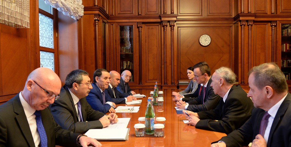 Azerbaijan`s Prime Minister meets with delegation led by Hungarian Minister of Foreign Affairs and Trade