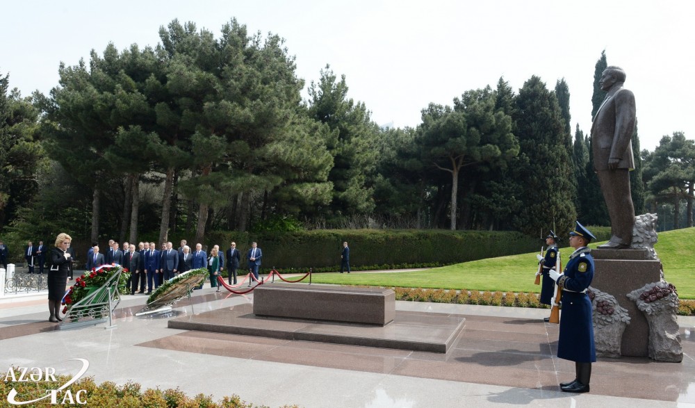 Chairperson of Russian Federation Council pays respect to national leader Heydar Aliyev
