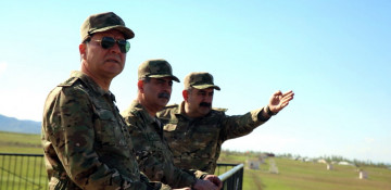 Azerbaijani defense minister watches live-fire training exercises 