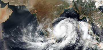 780,000 evacuated in India ahead of major cyclone