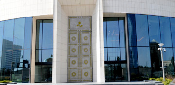 SOFAZ reduces sale of foreign currency to Azerbaijani banks