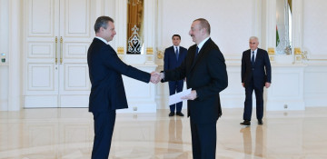Azerbaijani president receives credentials of incoming Ukrainian ambassador