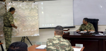 Azerbaijani defense minister gives instructions on troops control during large-scale drills - VIDEO