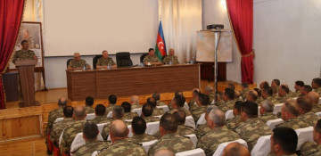 Azerbaijani defense minister sums up results of large-scale drills 