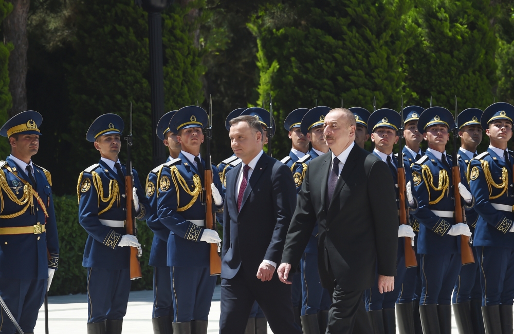 Official welcome ceremony held for Polish president in Baku 