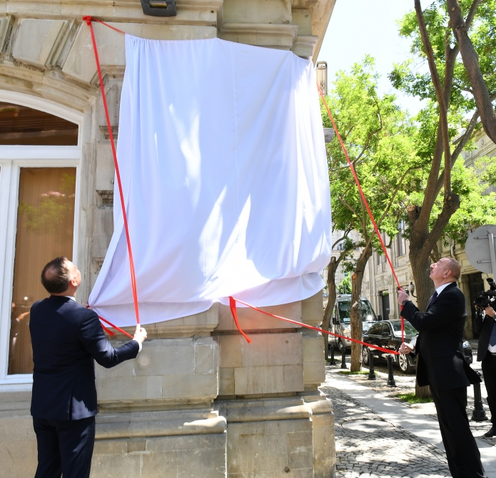 Plaques commemorating Polish architects unveiled in Baku 