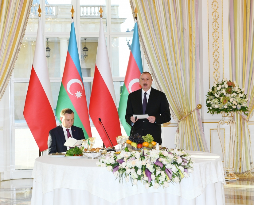 President Ilham Aliyev hosted official reception in honor of Polish President Andrzej Duda
