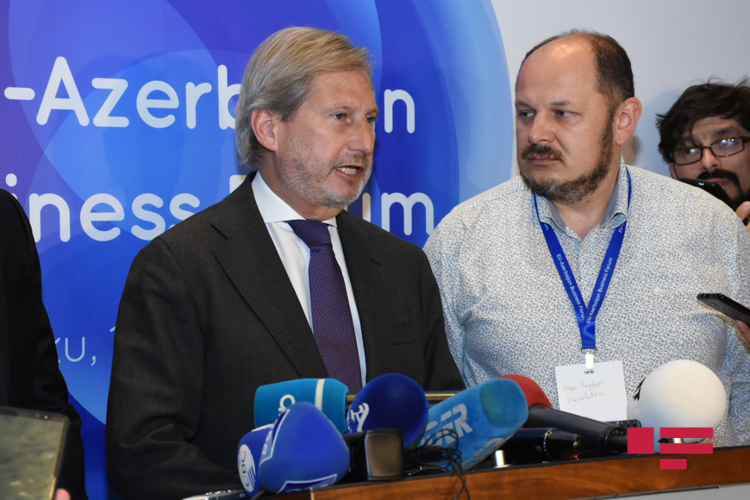 Johannes Hahn: “Azerbaijan is a key transport corridor that connects Europe with Eurasia”