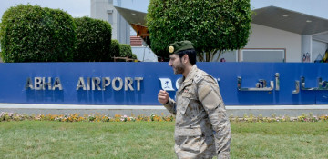 Yemeni rebel attack on Saudi airport kills one, wounds 21: coalition