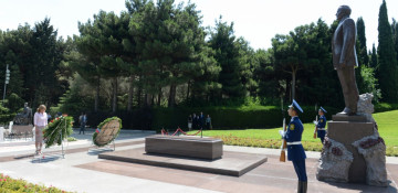 Bulgarian Deputy PM pays respect to national leader Heydar Aliyev and Azerbaijani martyrs