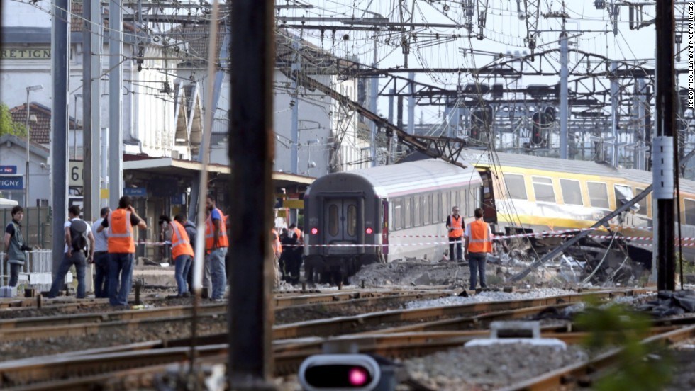 4 dead after train hits car in eastern France
