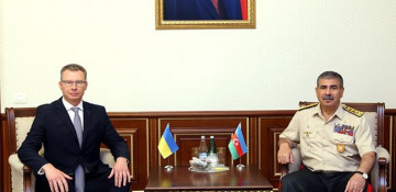 Azerbaijani defense minister meets with new ambassador of Ukraine