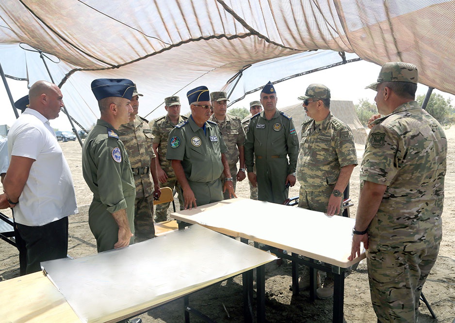 Azerbaijani defense minister holds meeting over military aircraft crash  