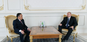President Ilham Aliyev receives credentials of incoming Laotian Ambassador