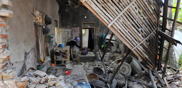 Strong earthquake kills at least one in Indonesia