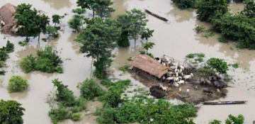 Death toll from India floods rises to 95, hundreds of thousands evacuated