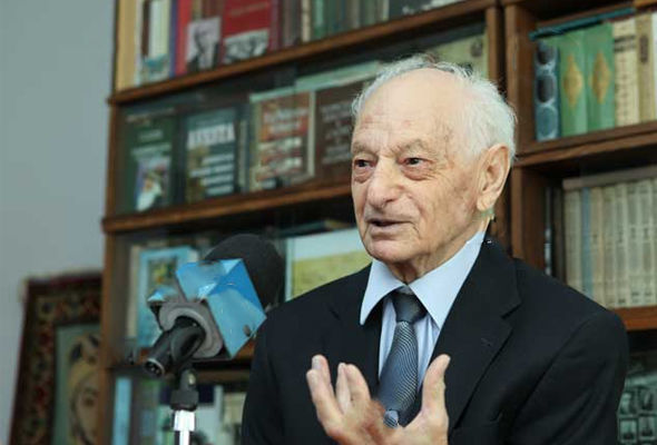 Well-known scholar Panah Khalilov dies