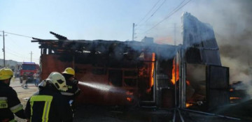 22 firefighting machine, 60 live forces involved in extinguishing fire at the construction materials market 