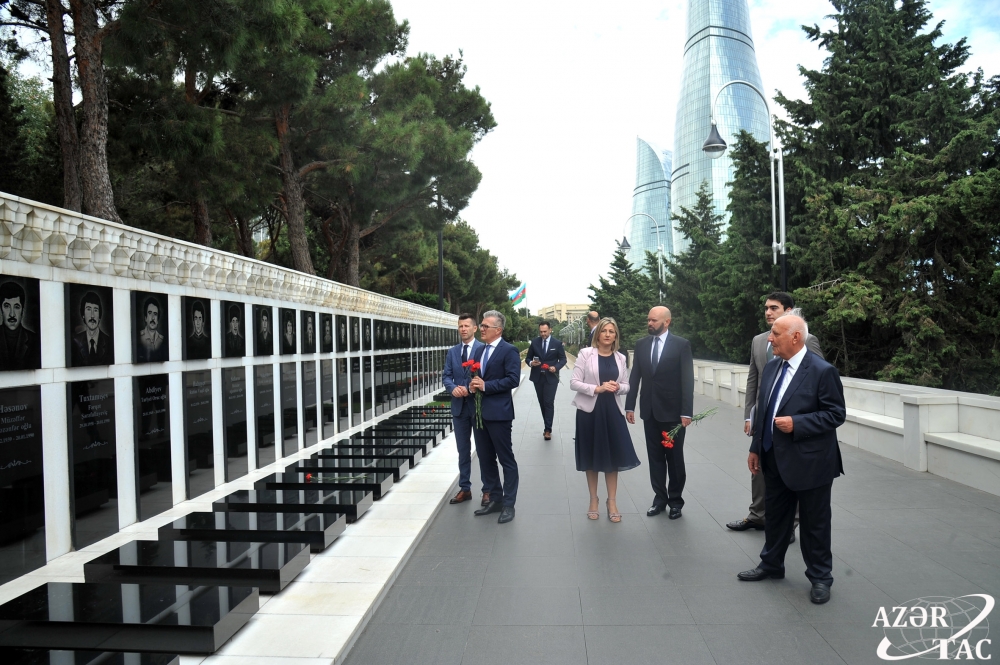 Croatian delegation pays respect to Azerbaijani martyrs