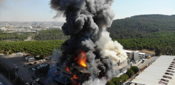Fire engulfs factory in Istanbul’s Tuzla, 2 injured