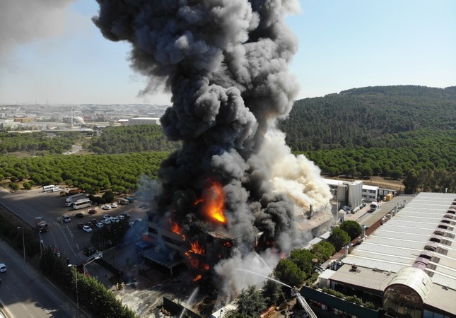 Fire engulfs factory in Istanbul’s Tuzla, 2 injured
