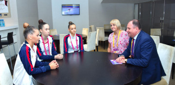 Moldovan ambassador to Azerbaijan meets athletes at the 37th Rhythmic Gymnastics World Championships