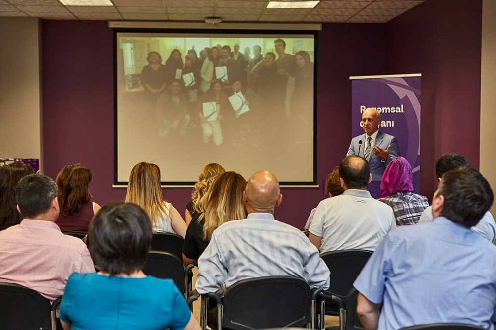 Azercell awards winners of English courses organized for journalists