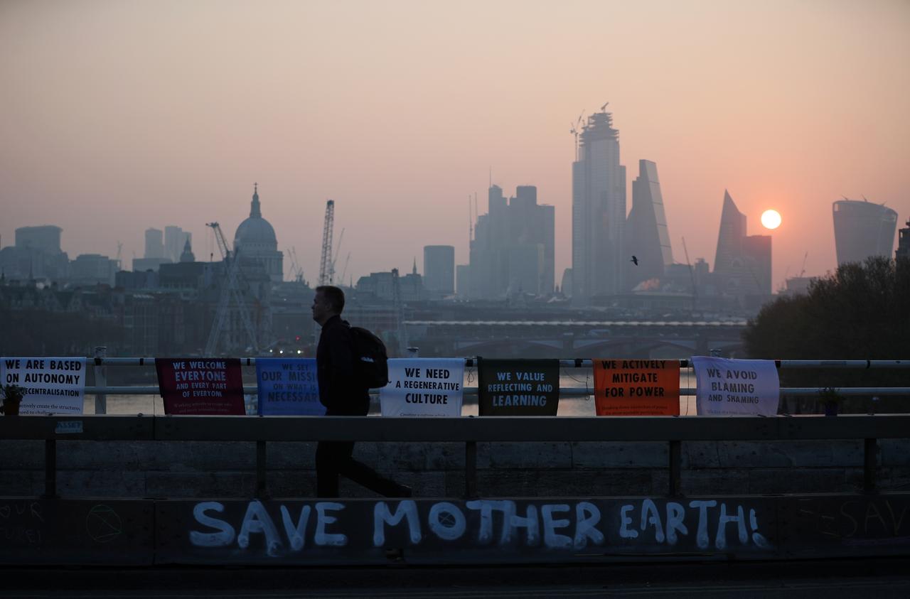 Britain to create 1 billion pound fund for clean energy technology