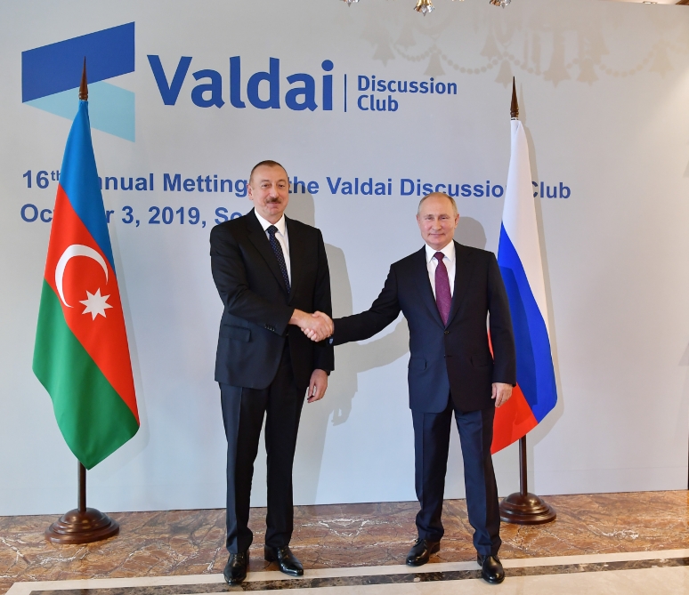 Azerbaijani, Russian presidents meet in Sochi