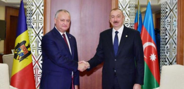 President Ilham Aliyev meets Moldovan President Igor Dodon