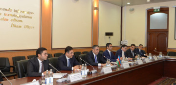 Azerbaijani communication minister meets Austrian delegation