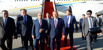 Kazakhstan's first President Nazarbayev arrives in Azerbaijan