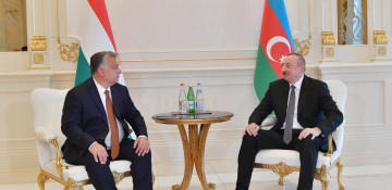 Azerbaijani president meets with Hungarian PM