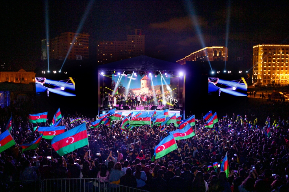Concert marking Independence Day of Azerbaijan held in park of Heydar Aliyev Center