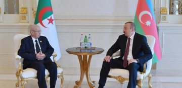 Azerbaijani president meets Algerian counterpart