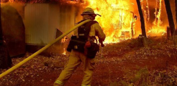 Fast-moving LA fire prompts evacuation, state of emergency declared in California