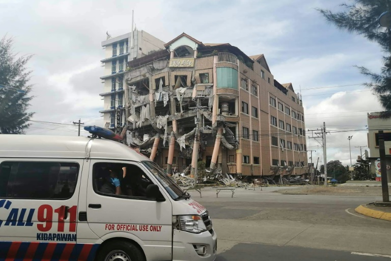 Deadly new quake hits south Philippines